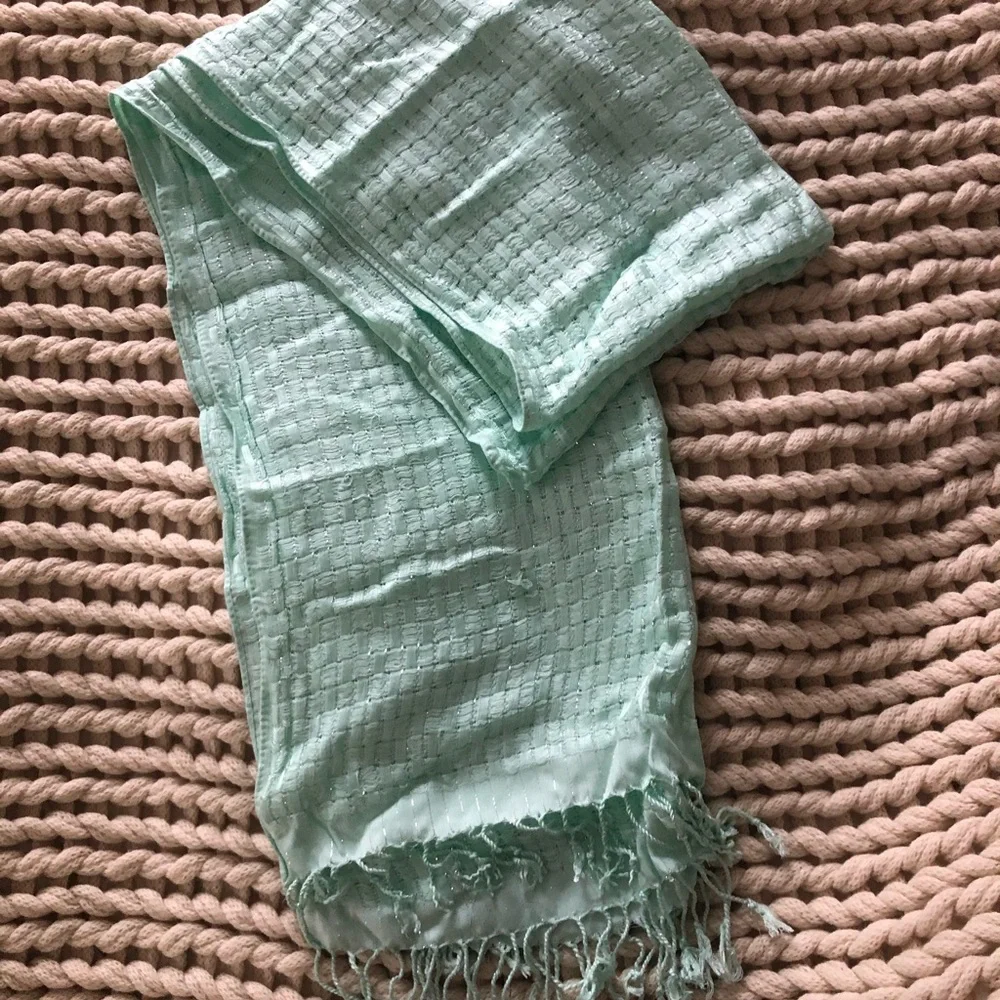 Large NWOT blue/green sparkle scarf